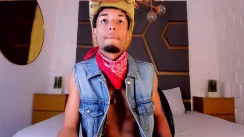 Snapshot of thiagoferreti_ chatting on November 18, 2025, 7:29 pm ThiagoFerreti online show from November 18, 2025, 7:29 pm