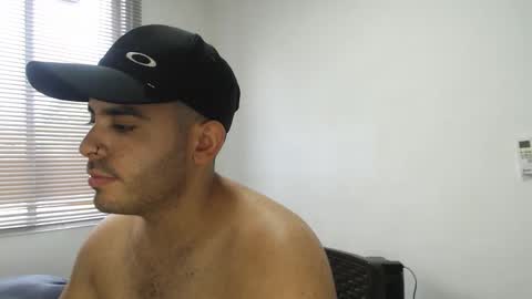 Snapshot of thiagohot_xx chatting on November 6, 2025, 8:43 pm Thiago online show from November 6, 2025, 8:43 pm