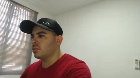 Snapshot of thiagohot_xx chatting on December 3, 2025, 9:13 pm Thiago online show from December 3, 2025, 9:13 pm