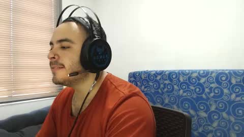 Snapshot of thiagohot_xx chatting on December 18, 2025, 7:09 pm Thiago online show from December 18, 2025, 7:09 pm