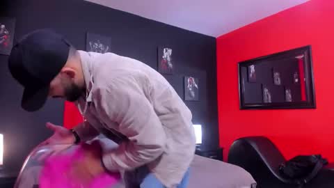 Thia Gomez online show from November 22, 2025, 12:15 pm