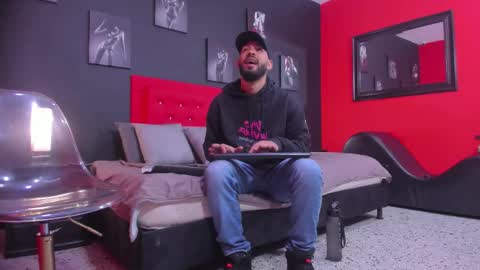 Thia Gomez online show from November 24, 2025, 12:38 pm