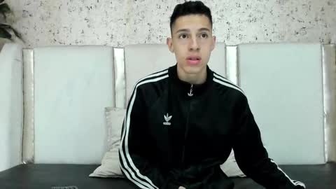 Snapshot of thiagos19 chatting on December 5, 2024, 8:00 pm Thiago online show from December 5, 2024, 8:00 pm