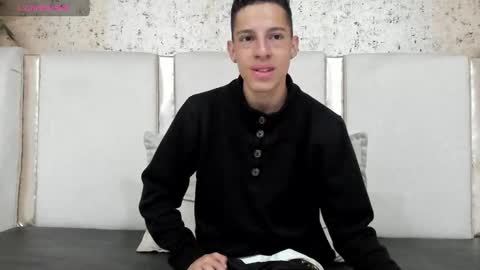 Snapshot of thiagos19 chatting on January 8, 2025, 7:03 pm Thiago online show from January 8, 2025, 7:03 pm