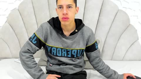 Snapshot of thiagos19 chatting on February 7, 2025, 12:17 pm Thiago online show from February 7, 2025, 12:17 pm