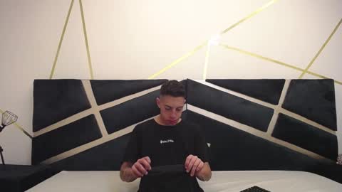 Snapshot of thiagos19 chatting on February 8, 2025, 12:39 pm Thiago online show from February 8, 2025, 12:39 pm