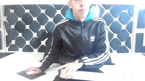 Snapshot of thiagos19 chatting on February 13, 2025, 12:21 pm Thiago online show from February 13, 2025, 12:21 pm