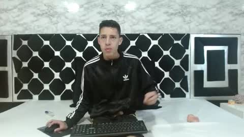 Snapshot of thiagos19 chatting on February 15, 2025, 9:26 pm Thiago online show from February 15, 2025, 9:26 pm