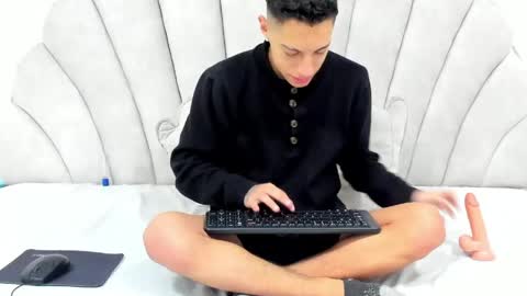 Thiago   online show from May 25, 2026, 12:22 pm
