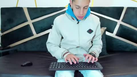Thiago   online show from May 27, 2026, 12:40 am