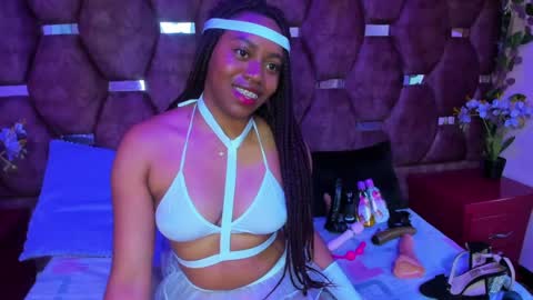 thiana_taylor online show from September 16, 2025, 7:37 pm