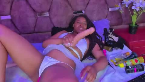 thiana_taylor online show from October 9, 2025, 9:57 pm