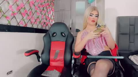 Snapshot of thiara_veky chatting on December 17, 2025, 7:20 pm Thiara online show from December 17, 2025, 7:20 pm