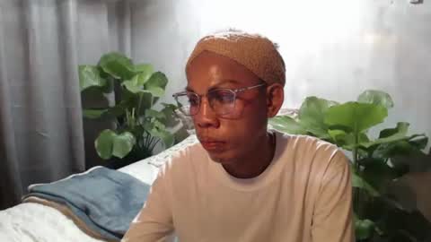 Snapshot of thick_bigcock13 chatting on April 13, 2026, 9:37 am gil online show from April 13, 2026, 9:37 am