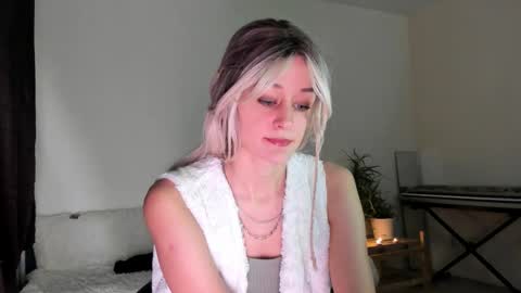 thief_of_hearts_ online show from December 19, 2025, 6:42 am