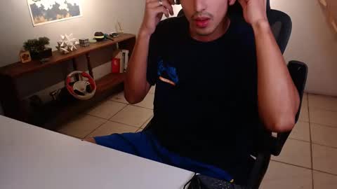 Snapshot of thieves_us chatting on February 1, 2026, 10:52 pm thieves_us online show from February 1, 2026, 10:52 pm