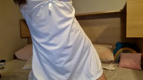 Snapshot of thifa2x chatting on December 21, 2025, 9:44 pm thifa2x online show from December 21, 2025, 9:44 pm