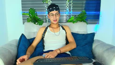 Snapshot of thiiagosaeenz chatting on February 8, 2026, 11:30 pm Thiago Saenzz online show from February 8, 2026, 11:30 pm