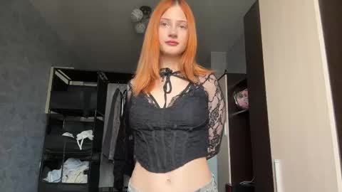Snapshot of thimbleteasex chatting on April 30, 2026, 9:15 am Emma online show from April 30, 2026, 9:15 am