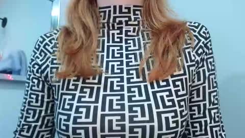 Snapshot of thin33 chatting on January 17, 2026, 3:22 am sara online show from January 17, 2026, 3:22 am