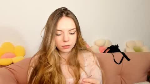 Snapshot of thisisamelia chatting on March 7, 2025, 9:27 pm Amelia  shows on mondays fridays and sundays  if anything changes im giving updates on my fansly  online show from March 7, 2025, 9:27 pm