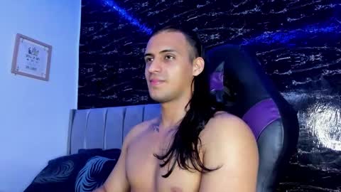 Snapshot of thomas__wayne chatting on November 16, 2025, 12:16 am Thomas online show from November 16, 2025, 12:16 am