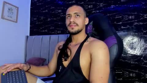 Snapshot of thomas__wayne chatting on December 13, 2025, 7:53 pm Thomas online show from December 13, 2025, 7:53 pm