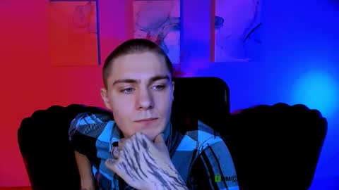 thomas_crow online show from November 28, 2025, 9:56 am