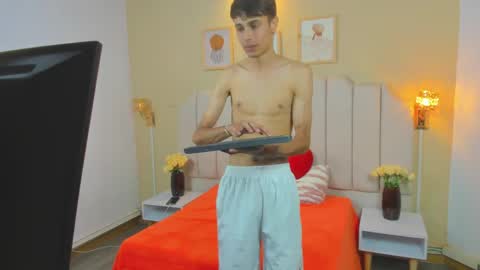 thomas_dikey online show from April 8, 2026, 8:20 pm