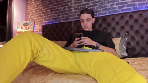 Snapshot of thomas_may4rs chatting on January 28, 2025, 4:08 am ---Thomas--- online show from January 28, 2025, 4:08 am