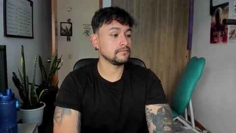 Snapshot of thomas_rol chatting on December 2, 2025, 5:41 pm Thomas online show from December 2, 2025, 5:41 pm