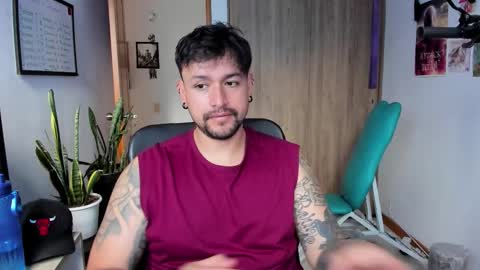 Snapshot of thomas_rol chatting on December 3, 2025, 5:11 pm Thomas online show from December 3, 2025, 5:11 pm