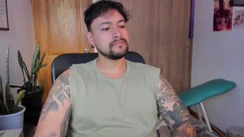 Snapshot of thomas_rol chatting on December 14, 2025, 5:18 pm Thomas online show from December 14, 2025, 5:18 pm