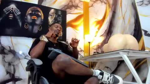 Snapshot of thomas_shelbys chatting on November 18, 2025, 4:06 am Thomas online show from November 18, 2025, 4:06 am