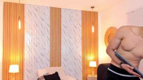 Thomas online show from February 19, 2025, 8:52 pm