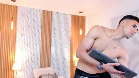 Thomas online show from February 20, 2025, 7:52 pm