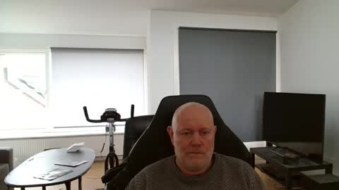 thomash32 online show from October 15, 2025, 2:50 pm