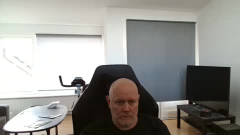 thomash32 online show from October 17, 2025, 11:35 am