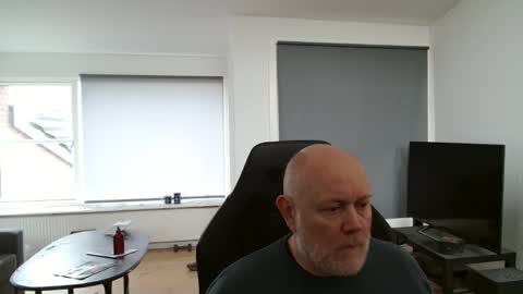 thomash32 online show from October 26, 2025, 9:48 am