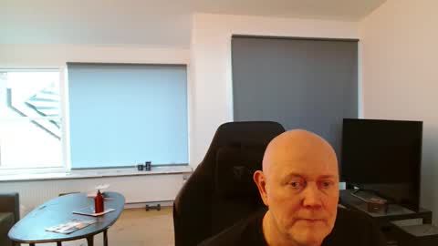 thomash32 online show from October 28, 2025, 3:04 pm