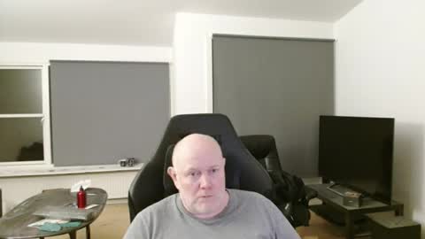 thomash32 online show from November 4, 2025, 10:31 pm