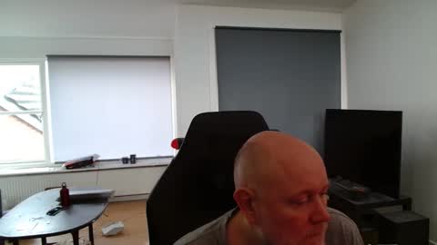 thomash32 online show from December 2, 2025, 10:31 am