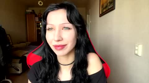 Snapshot of thomasinakettl chatting on May 17, 2026, 6:11 am Marry online show from May 17, 2026, 6:11 am