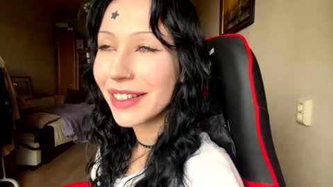 Snapshot of thomasinakettl chatting on May 20, 2026, 7:25 am Marry online show from May 20, 2026, 7:25 am