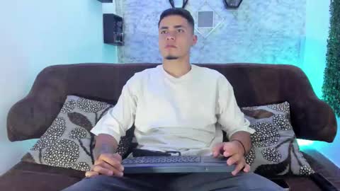 thomass_conor online show from November 18, 2025, 6:12 pm