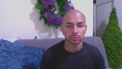 Snapshot of thomassmith2023 chatting on February 12, 2025, 7:13 pm thomas smith online show from February 12, 2025, 7:13 pm