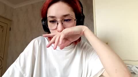 Snapshot of thomasvicknair chatting on November 28, 2025, 11:13 am Lina online show from November 28, 2025, 11:13 am