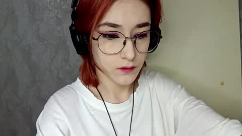 Snapshot of thomasvicknair chatting on December 2, 2025, 12:10 pm Lina online show from December 2, 2025, 12:10 pm