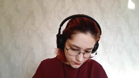 Snapshot of thomasvicknair chatting on December 14, 2025, 8:20 am Lina online show from December 14, 2025, 8:20 am