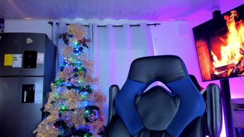 Snapshot of thomklein chatting on December 17, 2024, 7:59 pm Thom Klein online show from December 17, 2024, 7:59 pm